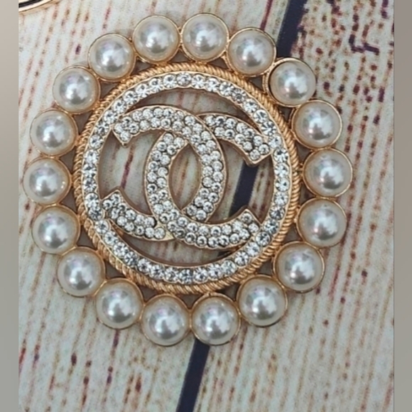 CHANEL Jewelry - Chanel Gold Rhinestone And Pearl Shoe Charm